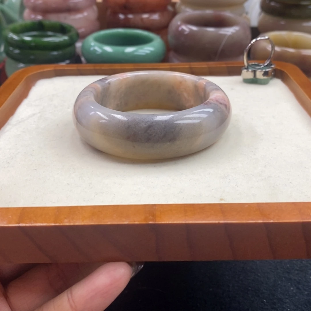 未镶嵌手镯石英质玉
