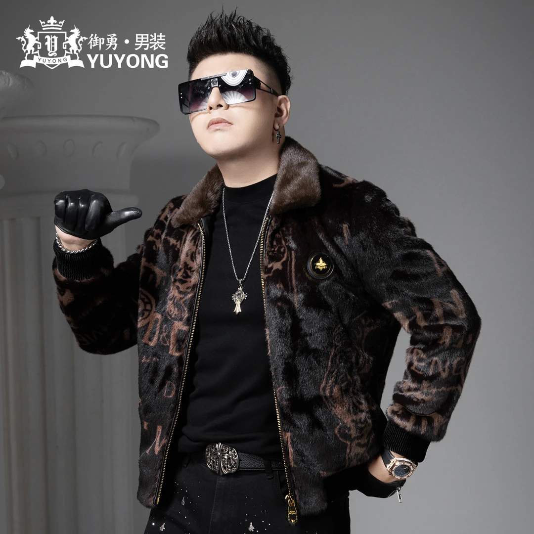 欧洲站仿皮草短款翻领皮毛大衣男士冬季新款潮流徽章保暖防寒外套