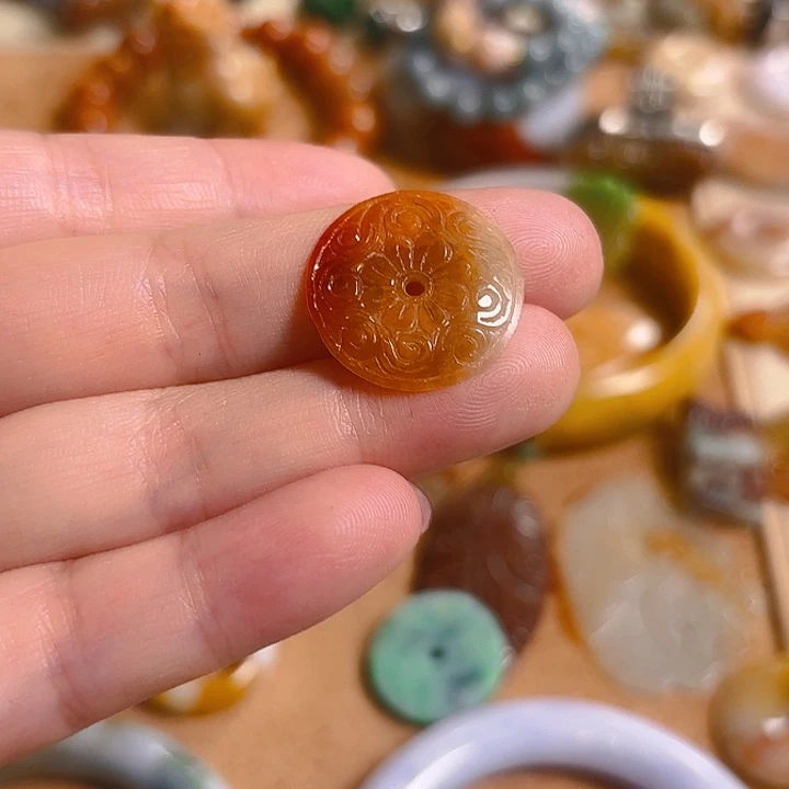 拖***人颈饰未镶嵌翡翠专拍