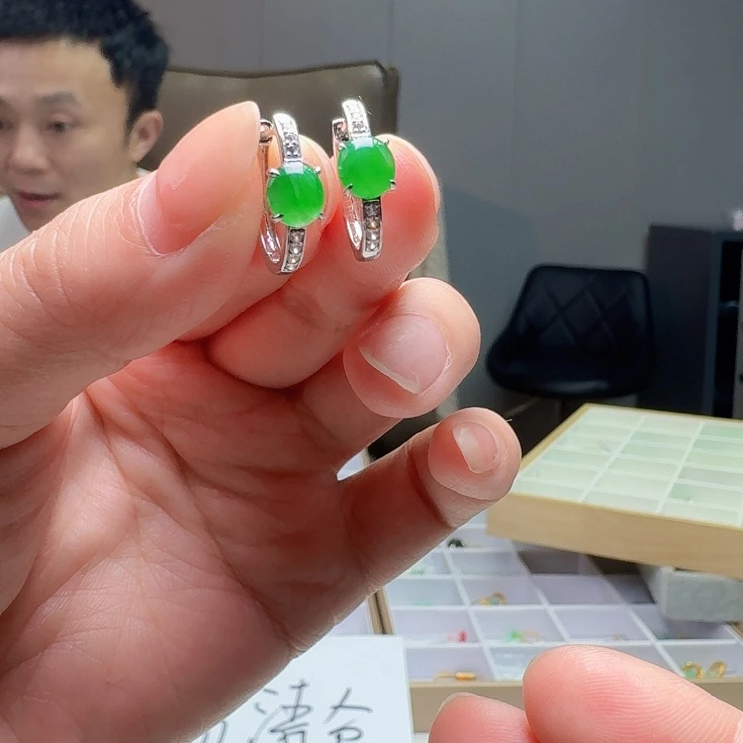 翡翠18K金镶嵌耳饰天然