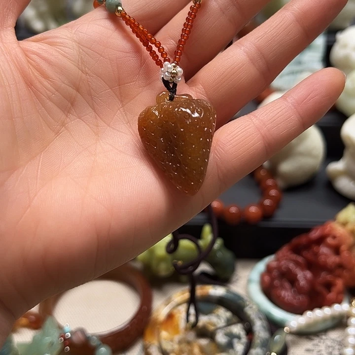 蛇纹石玉吊坠未镶嵌