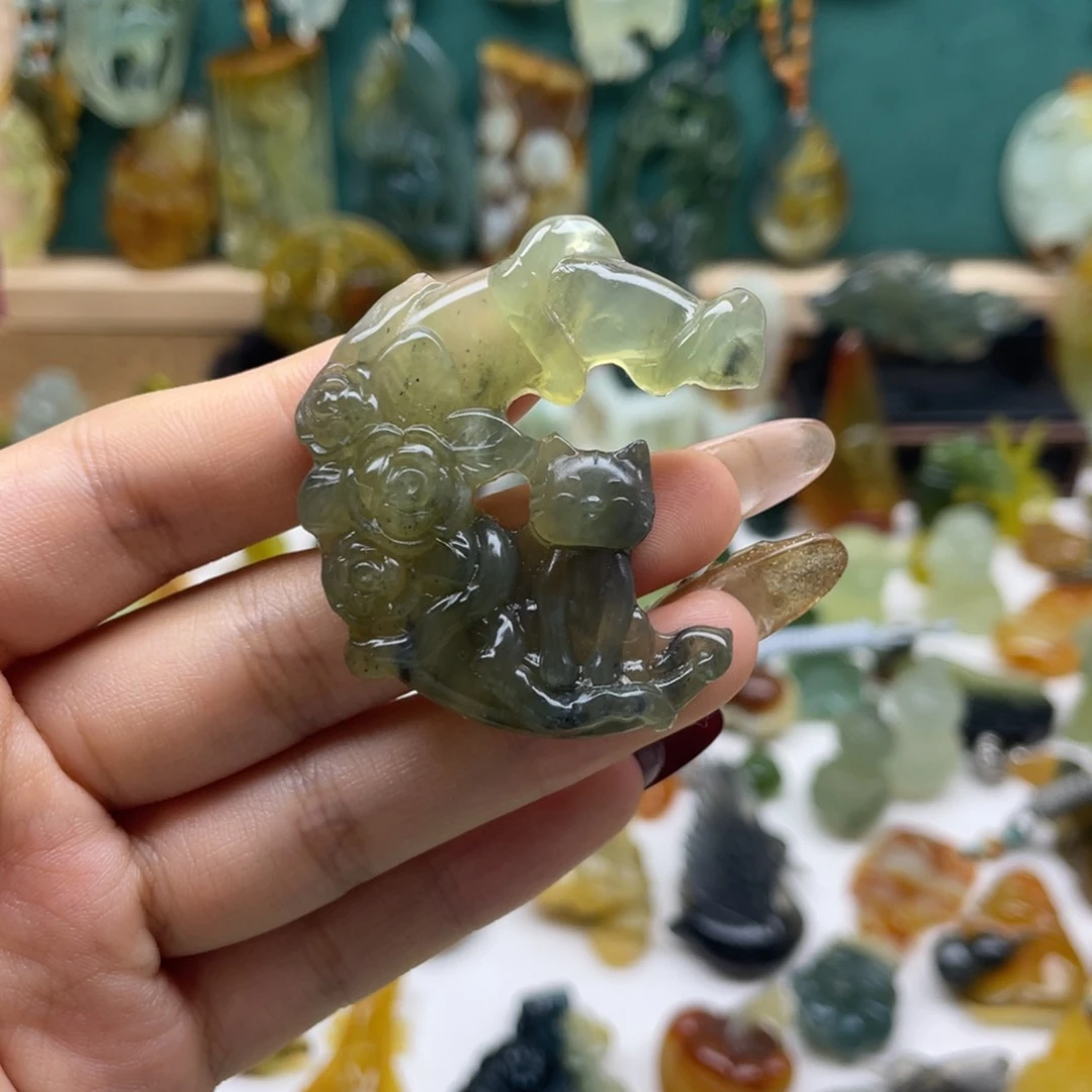 蛇纹石玉颈饰未镶嵌