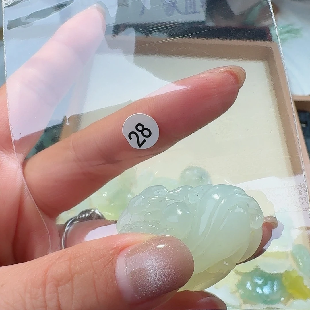 蛇纹石玉颈饰合金精美礼品