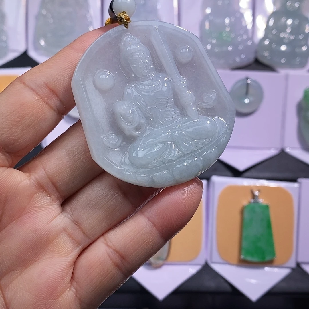 翡翠未镶嵌项圈属鸡的守护神