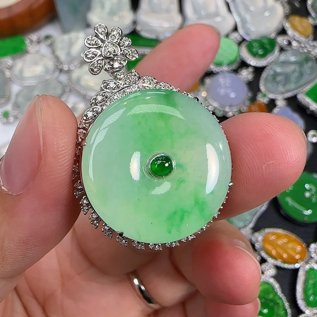 翡翠颈饰18K金镶嵌天然翡翠