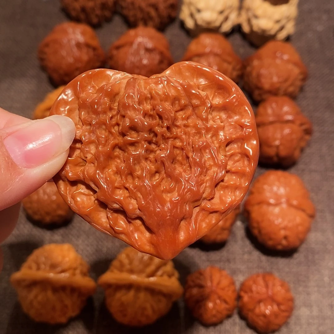 文玩核桃把件56异形桃心650