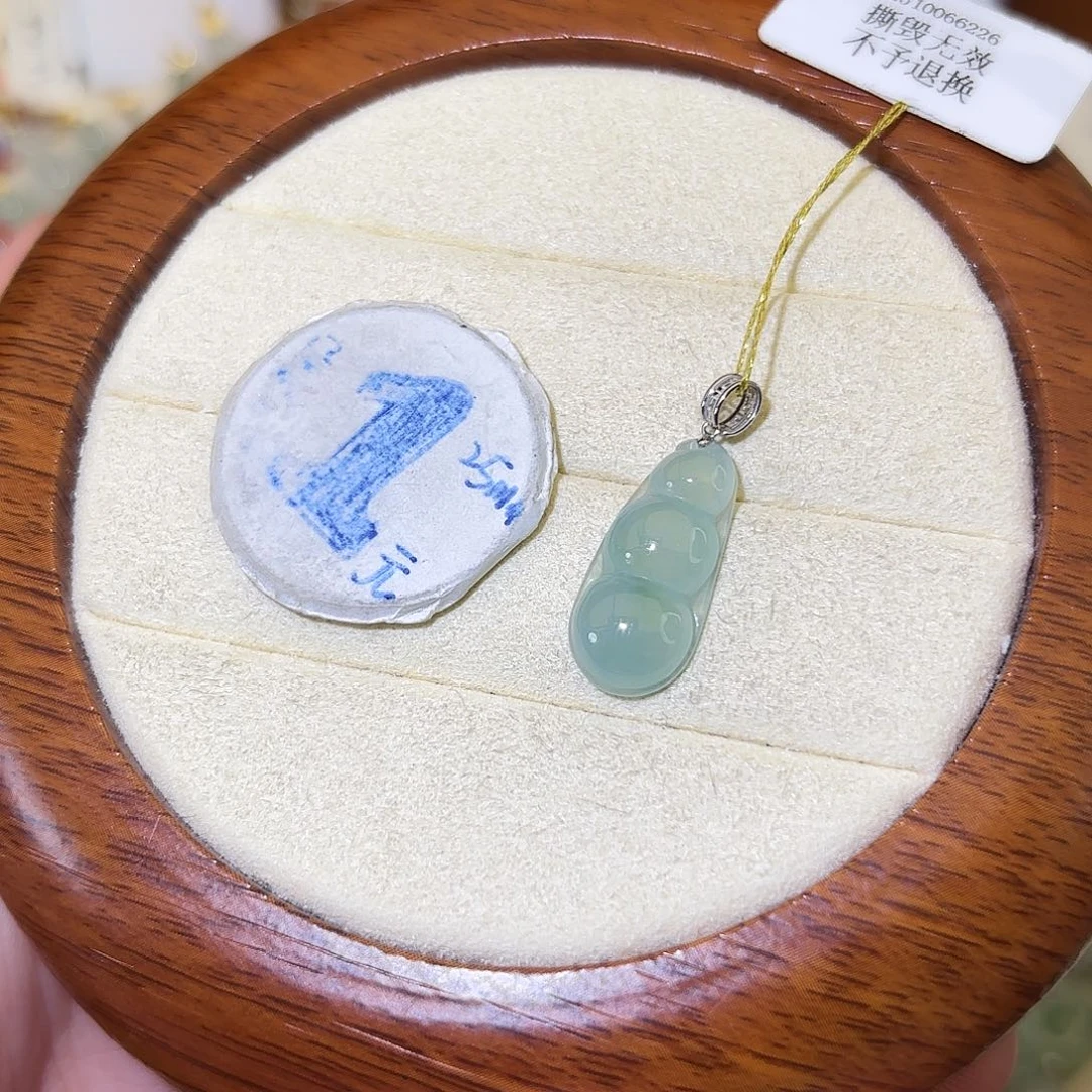 翡翠18K金镶嵌颈饰豆子