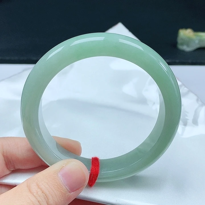 翡翠手镯未镶嵌天然翡翠手镯