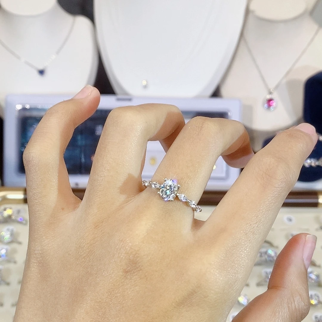 925银合成碳硅石辛德瑞拉9圈口1克拉