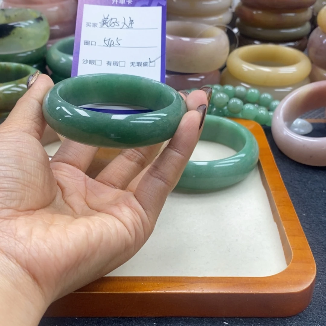 美***生石英质玉未镶嵌手镯