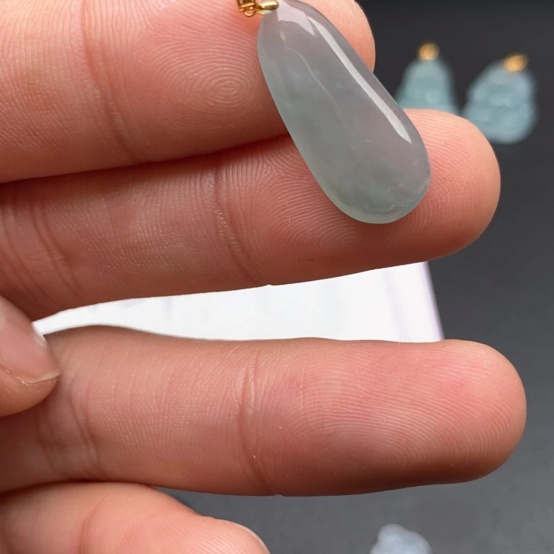 颈饰18K金镶嵌翡翠