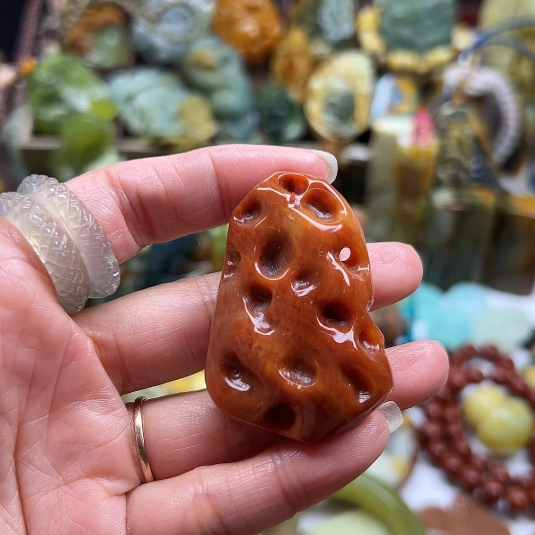 岫玉未镶嵌颈饰秋****浅辽阳红太湖石