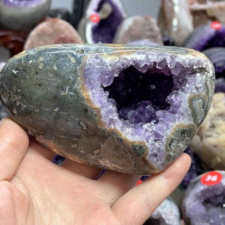 水晶摆件未镶嵌捡漏