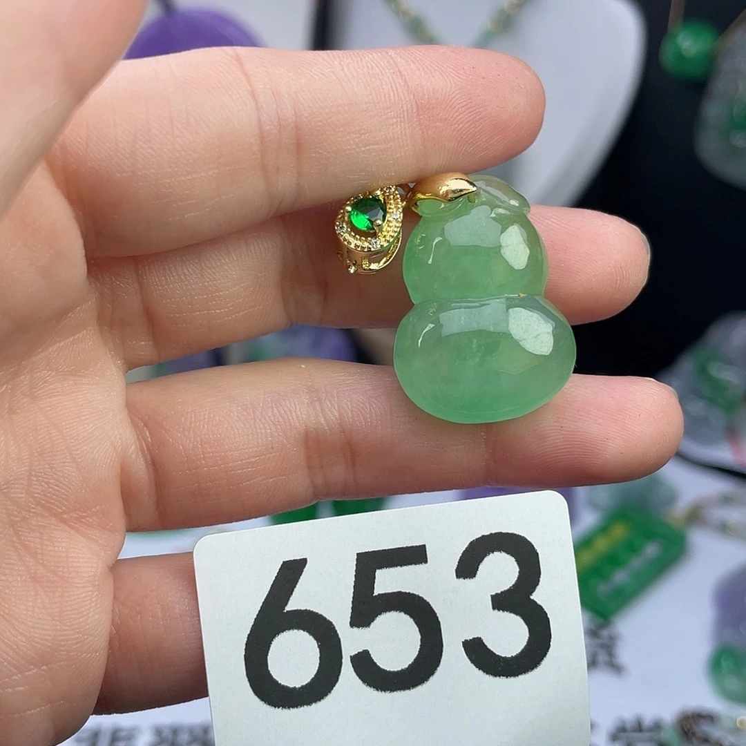 翡翠未镶嵌吊坠(赠链)