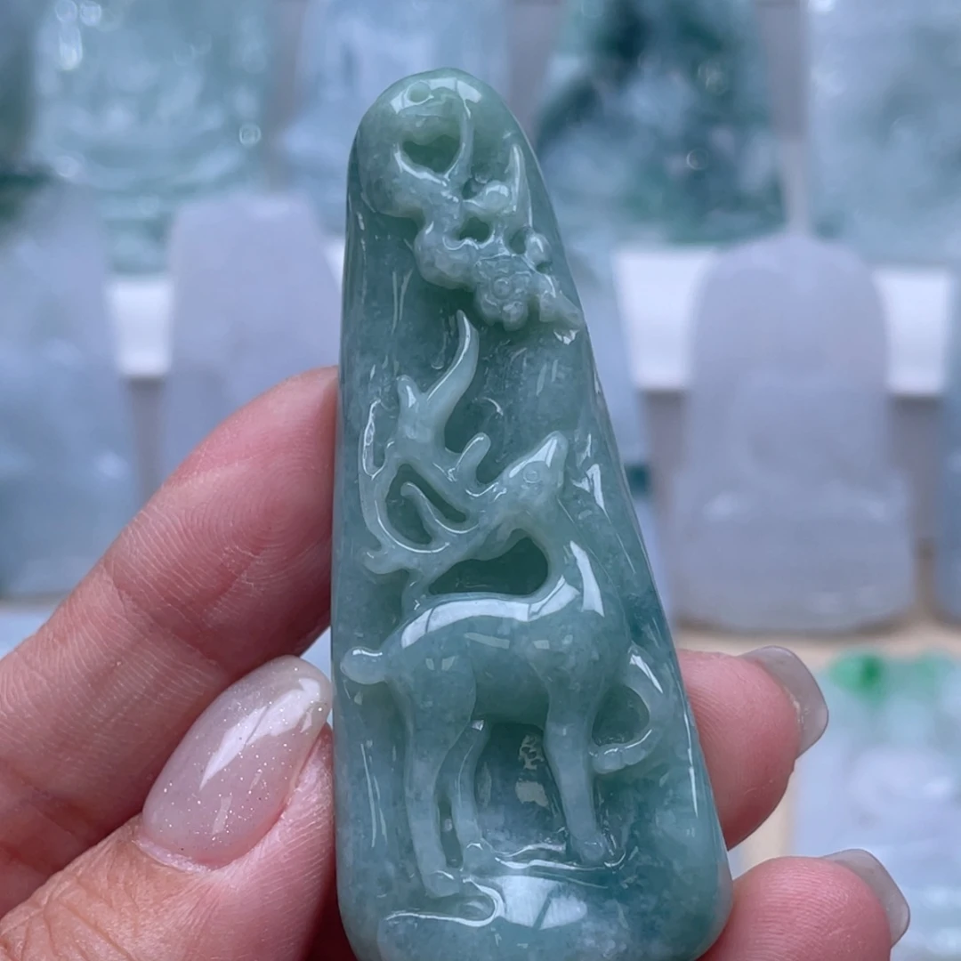 颈饰未镶嵌翡翠鹿牌