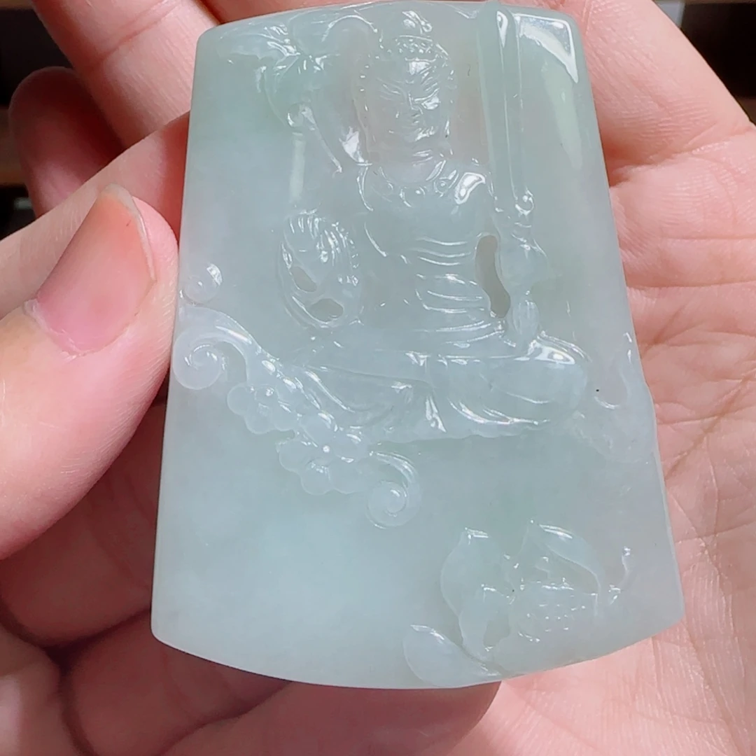 翡翠未镶嵌颈饰不动明王