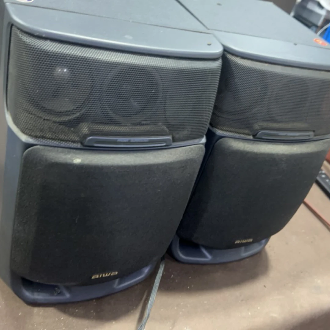 9新  爱华 50l 书架音响（成色不好）