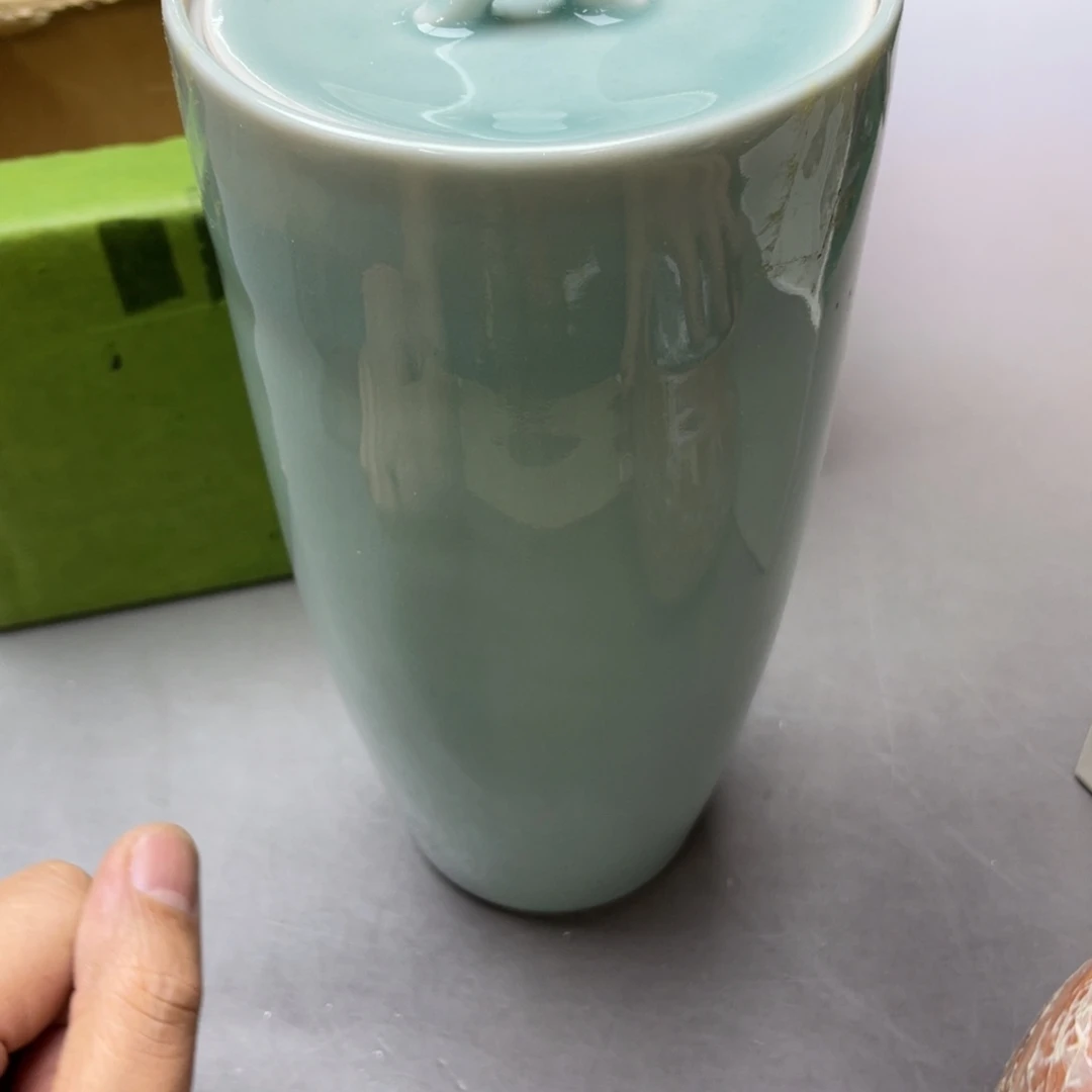 用***0瓷片密密麻麻地铺满一层