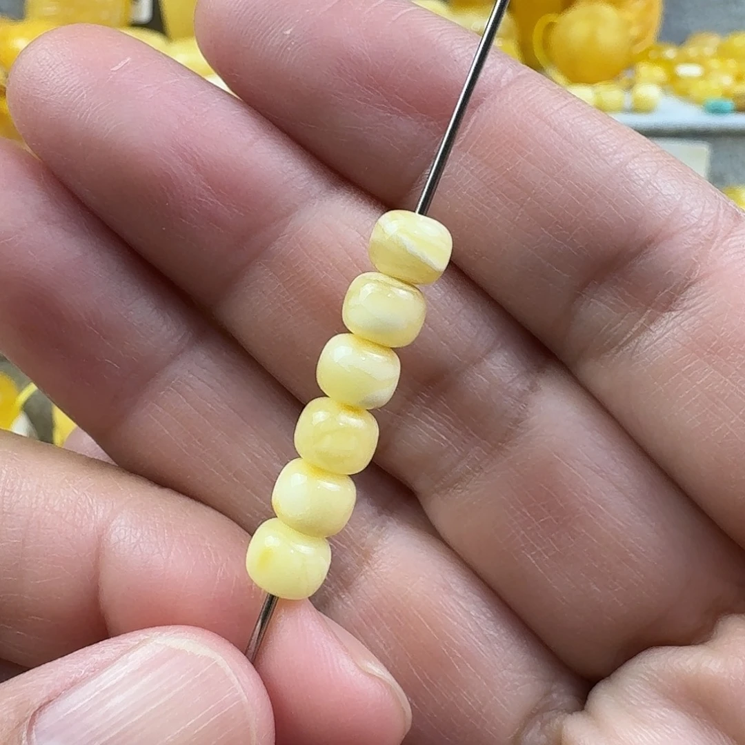 樱***道蜜蜡未镶嵌裸石27