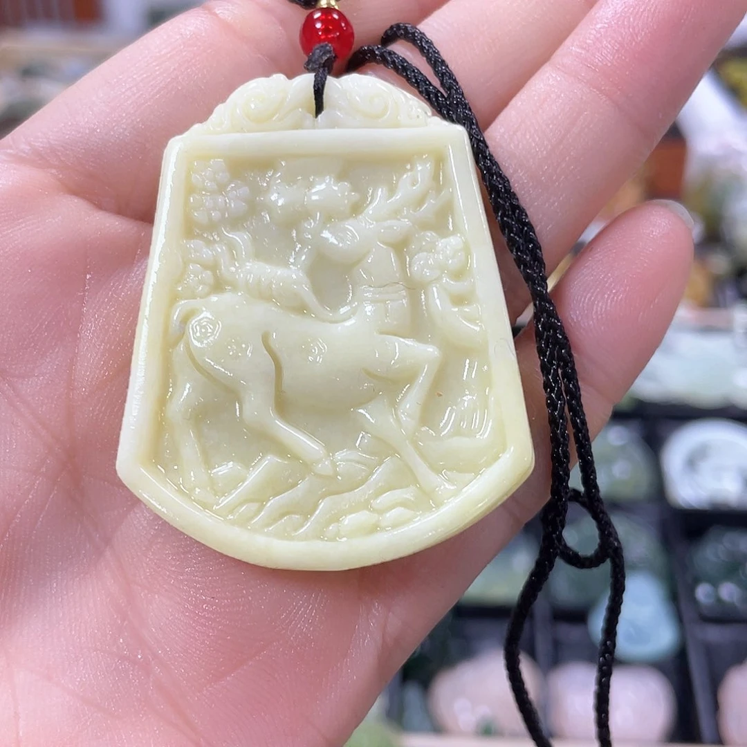 蛇纹石玉颈饰未镶嵌