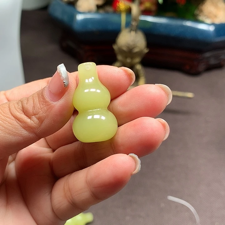 颈饰未镶嵌和田玉（糖玉）