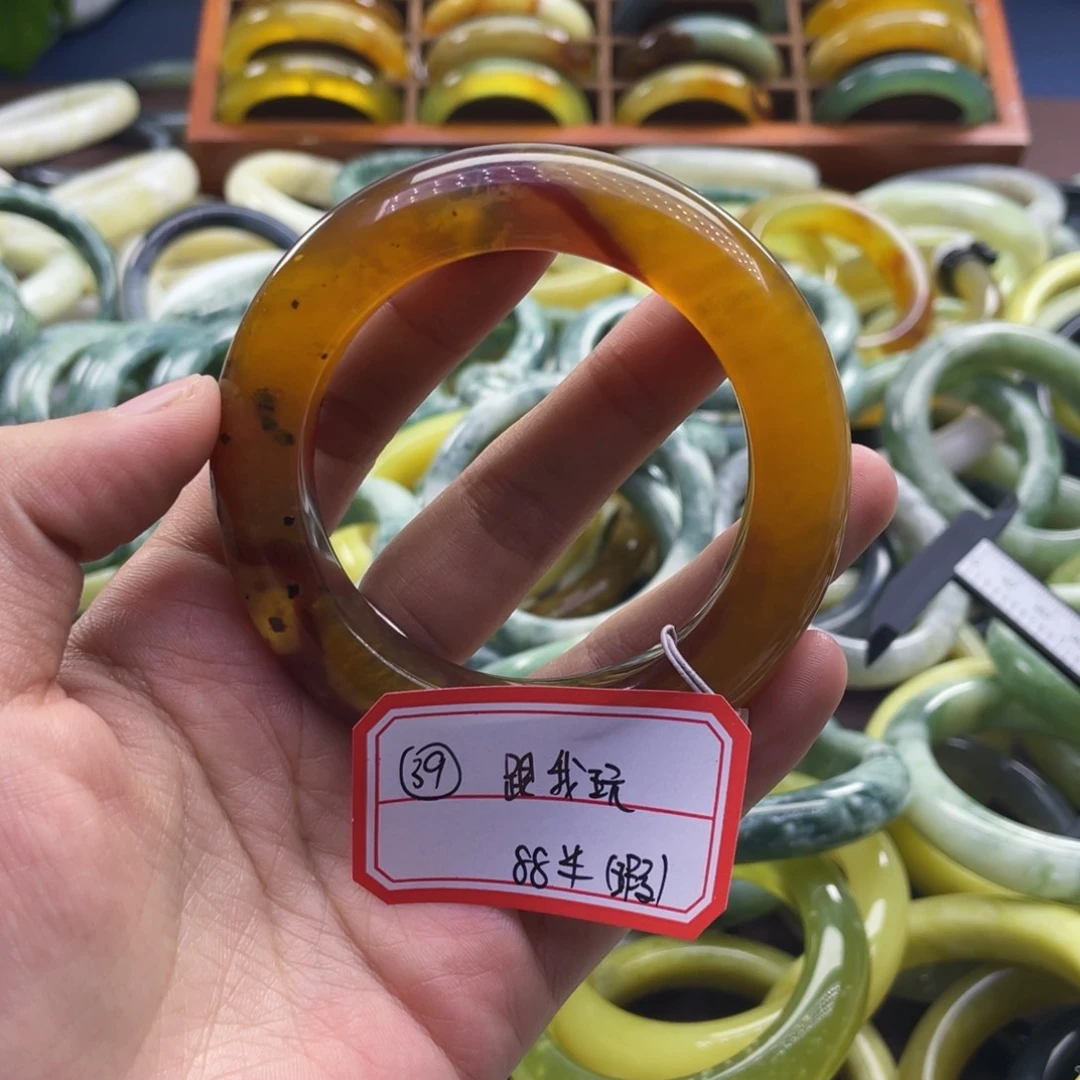 跟****蛇纹石玉未镶嵌手镯