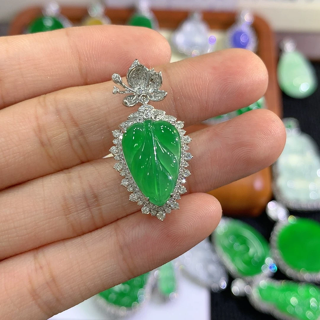 【闪购商品】吊坠(不含链)18K金镶嵌翡翠叶子