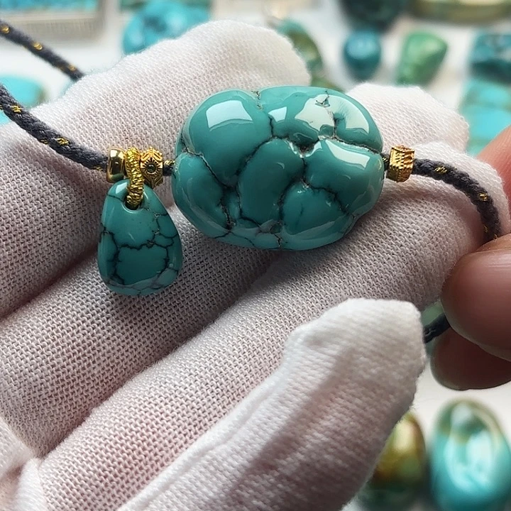 绿松石未镶嵌珠宝奇石