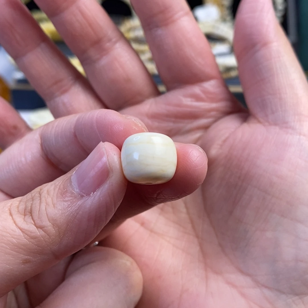 琥珀未镶嵌裸石瓷白虎皮纹老型单珠13
