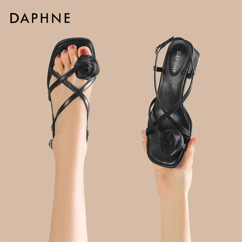 达芙妮仙女风一字带凉鞋女款2025夏季新款百搭粗跟不累脚休闲凉鞋