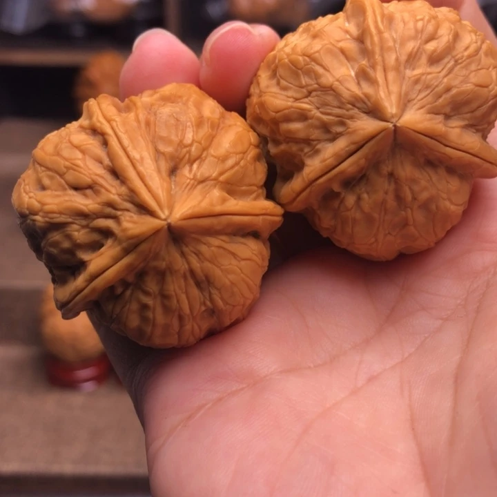 遗***香把件橄榄核66 三棱漏