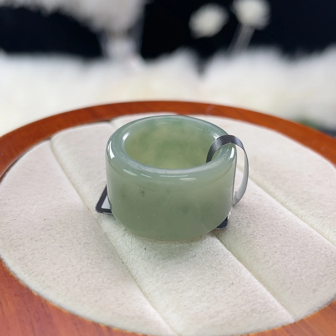 和田玉未镶嵌戒指l1。粉青圆切。16.8。不退换