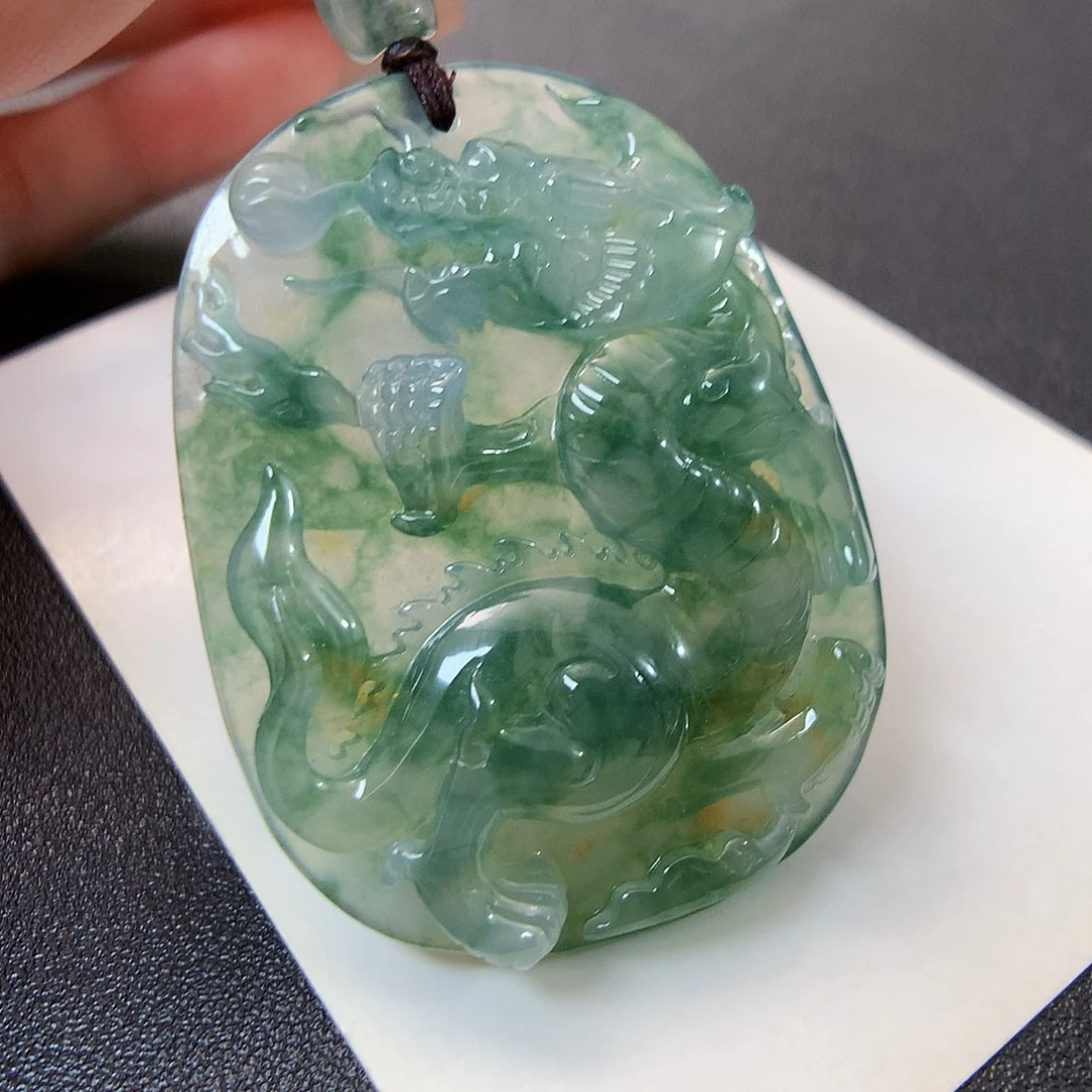 翡翠未镶嵌颈饰龙牌