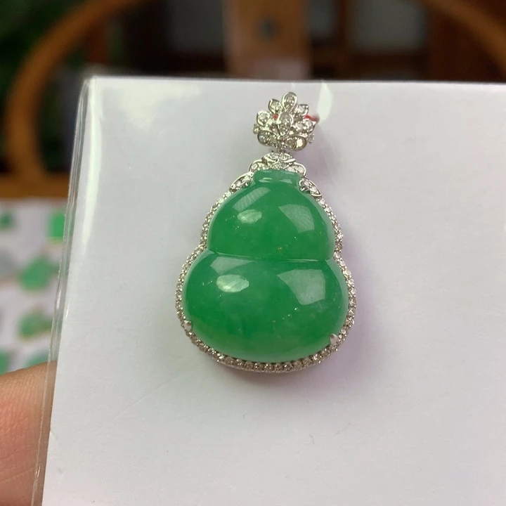 翡翠18K金镶嵌颈饰