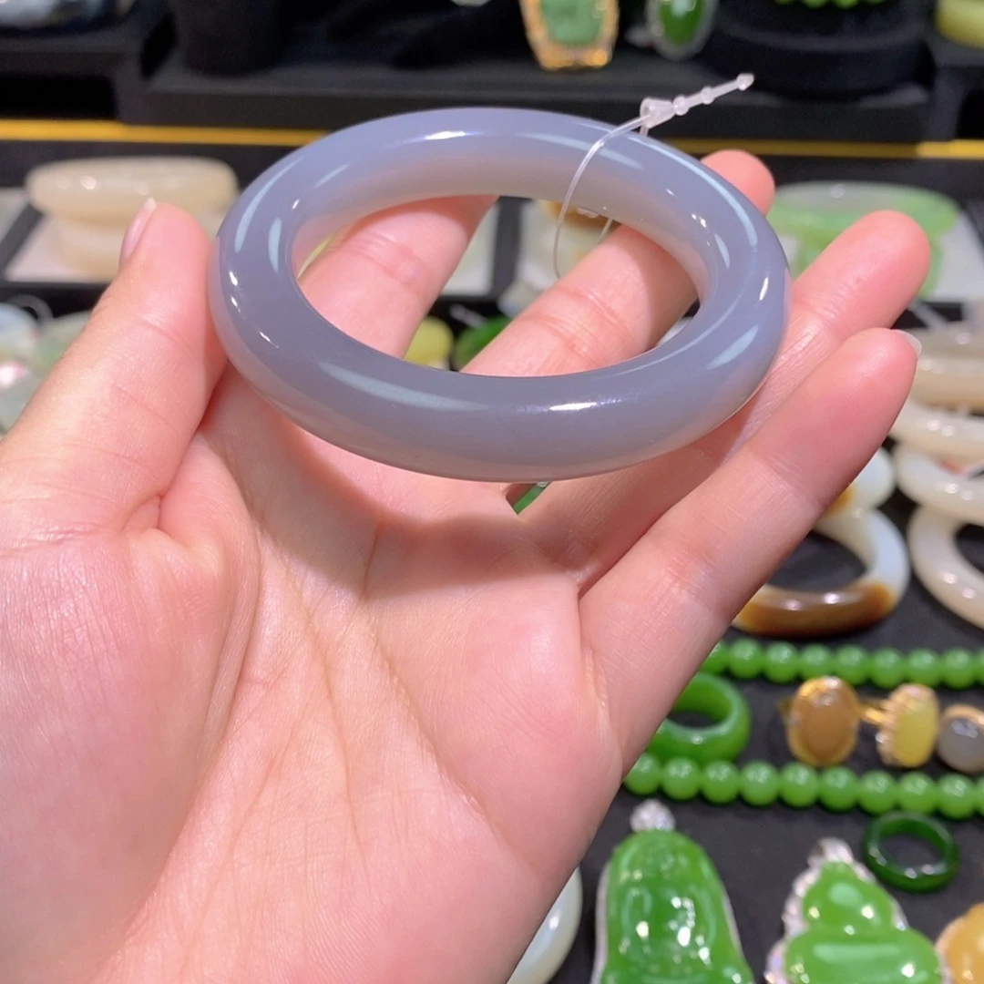 和田玉未镶嵌手镯