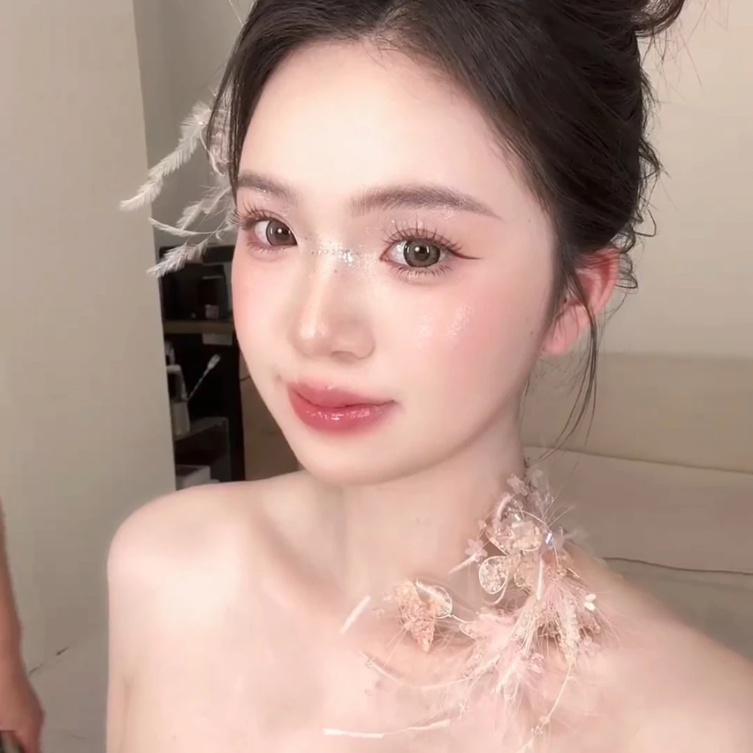 仙气减龄粉色碎钻叶片羽毛侧边夹发饰新娘头饰婚纱礼服造型高级感