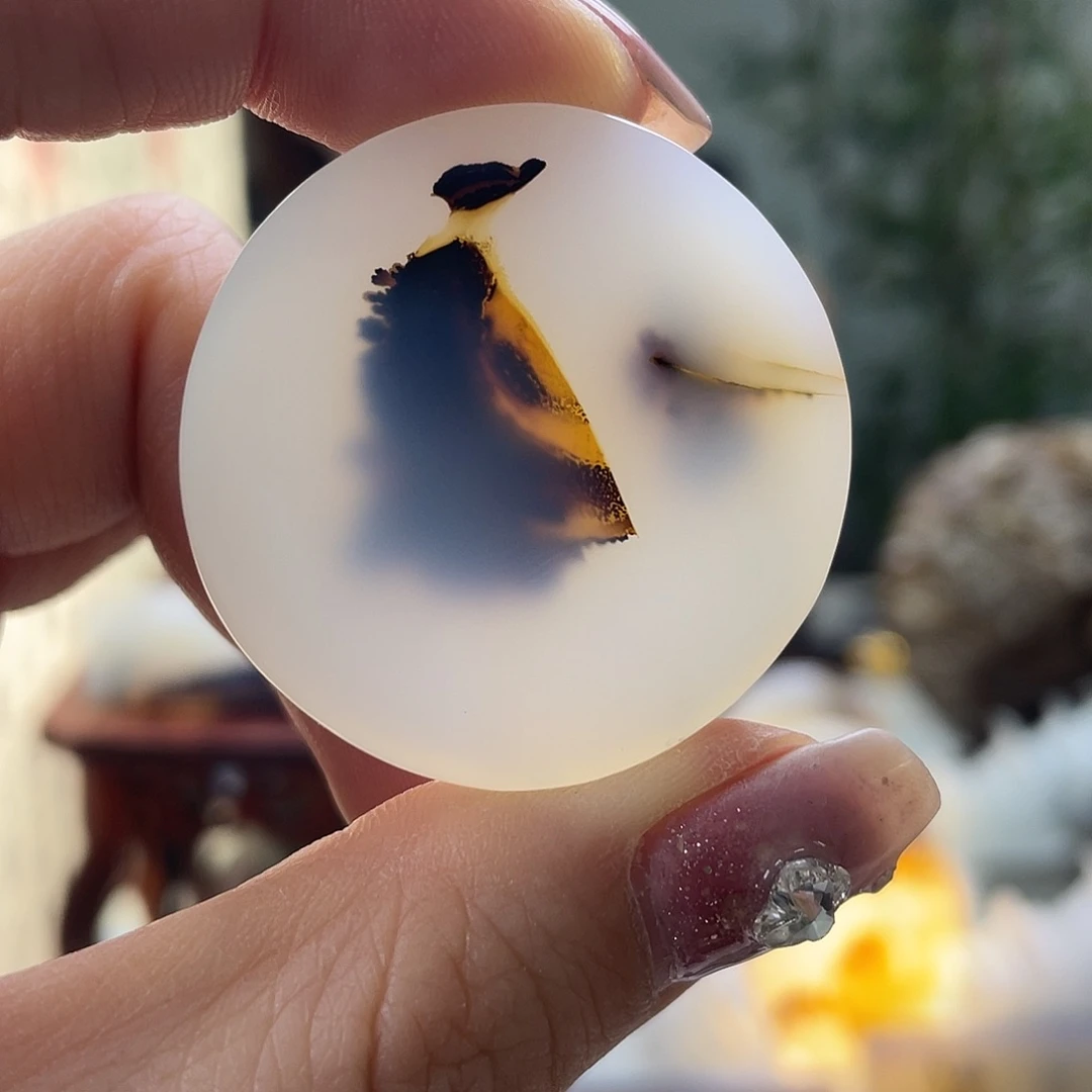 伊***5玛瑙/玉髓未镶嵌珠宝半成品