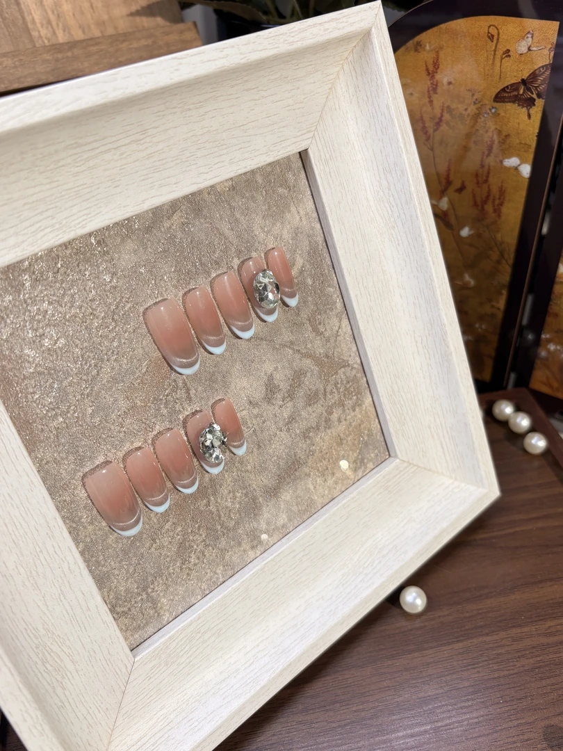 【月牙湾】轻奢手工奶蓝猫眼腮红猫眼纯欲高级穿戴甲