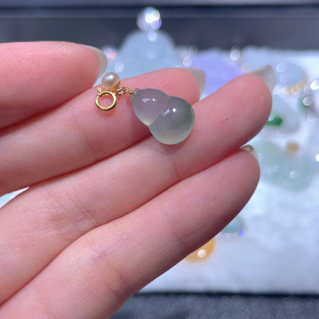 翡翠18K金镶嵌颈饰翡翠