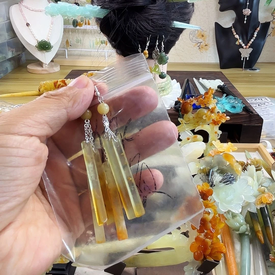 蛇纹石玉发饰合金被****赖