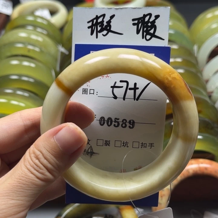 蛇纹石玉未镶嵌手镯