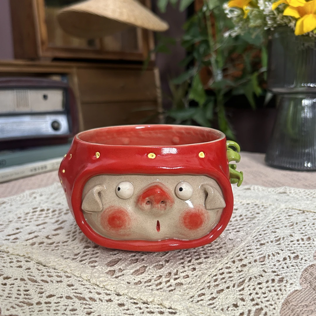 编号168景德镇手绘陶瓷草莓猪