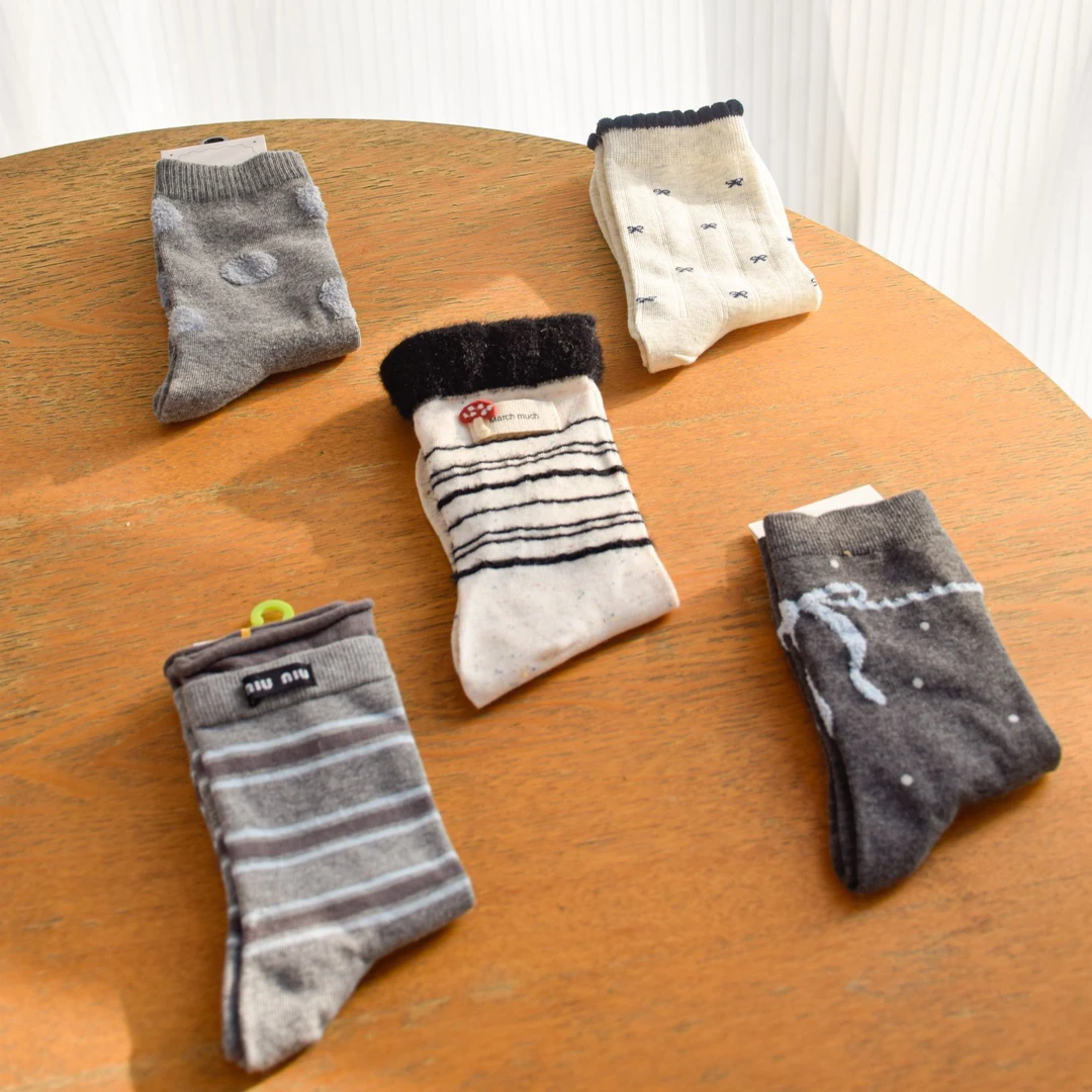 白灰色系韩版长筒袜四季卡通动漫女长筒袜中筒袜保暖秋季日式刺绣