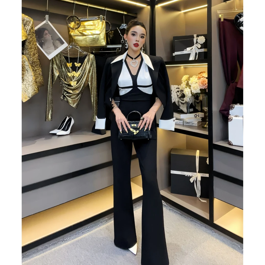 新wss女装-2025年秋款设计感轻奢外套修身显瘦微喇连体裤时尚套装