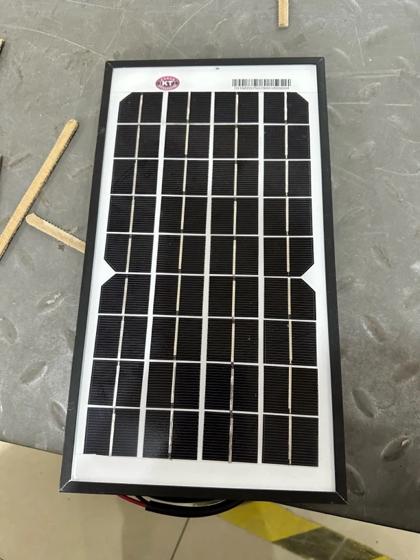 出欧洲18V铝合金太阳能板(290*160*17)