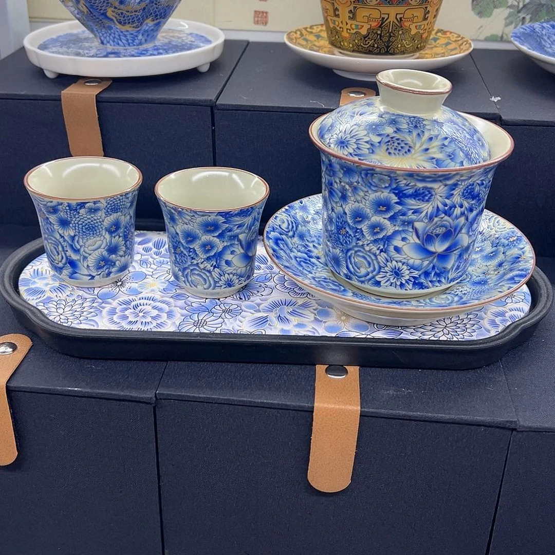孤品好看的青花瓷器盖碗