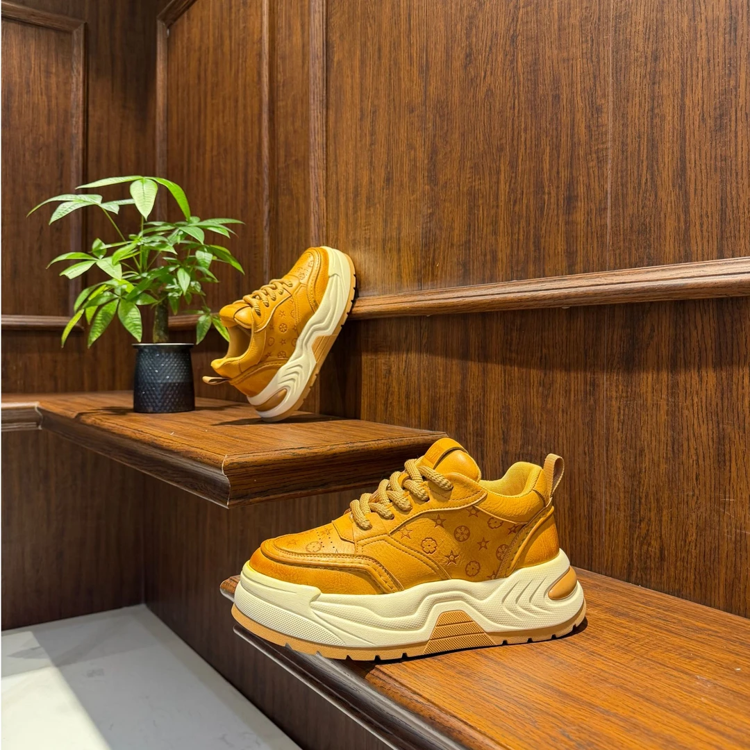 男鞋新款皮面时尚印花复古擦色厚底轻便潮流百搭运动休闲素潮潮鞋