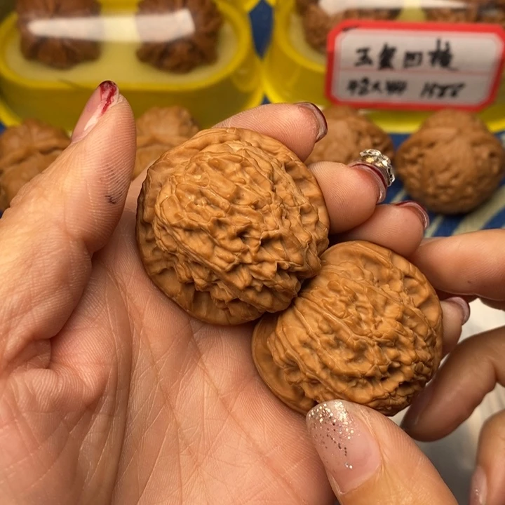 吊坠桃核白狮子40全品