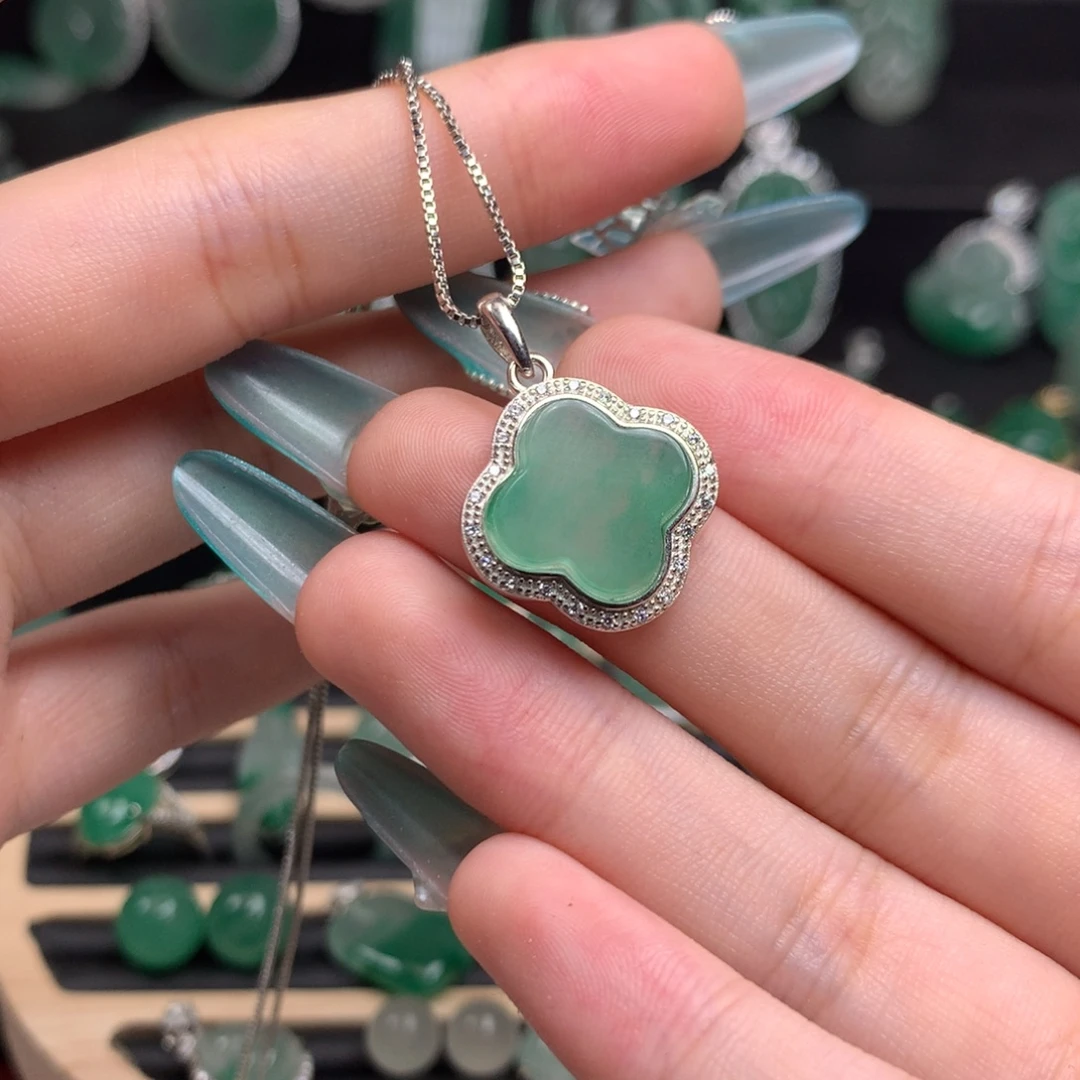 石英质玉（非洲翠）未镶嵌颈饰