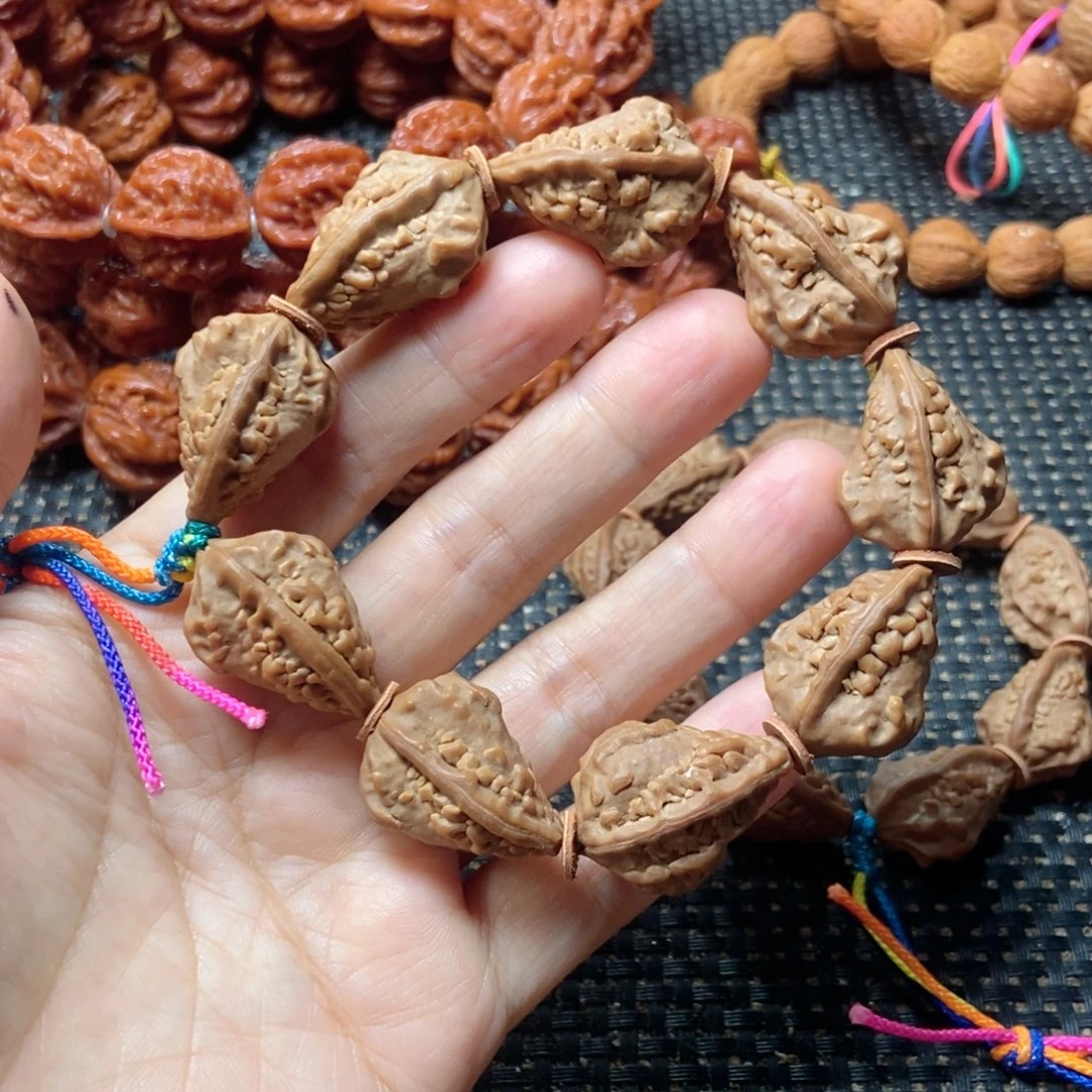 陈***哲吊坠文玩核桃麒麟角手串